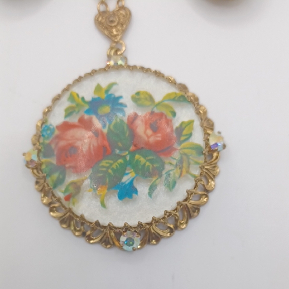 Western Germany Floral Gold Tone Filigree Jewelry Set - Picture 3 of 10
